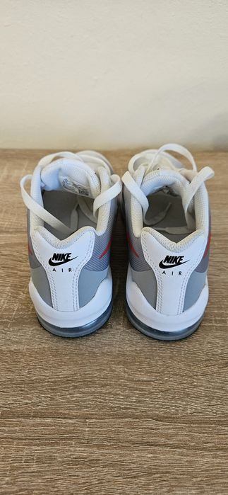 Adidasy Nike Air Max Invigor 36.5