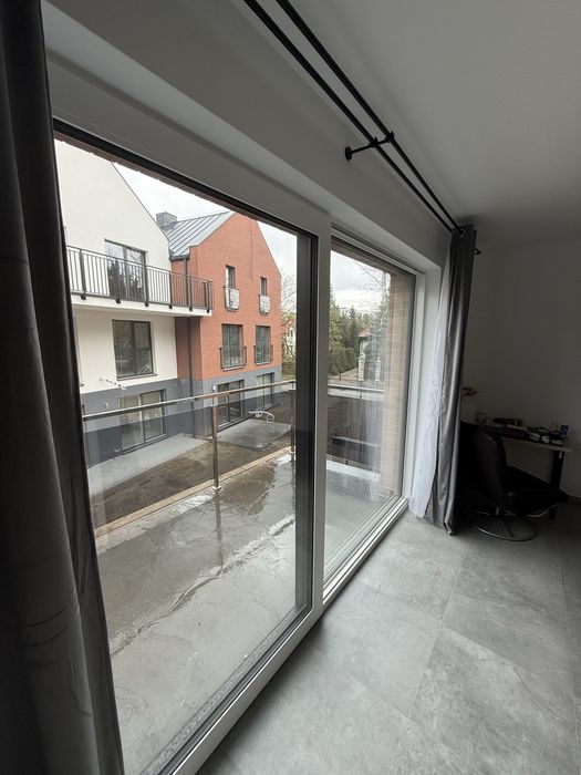 Duży pokój z balkonem blisko metro m2