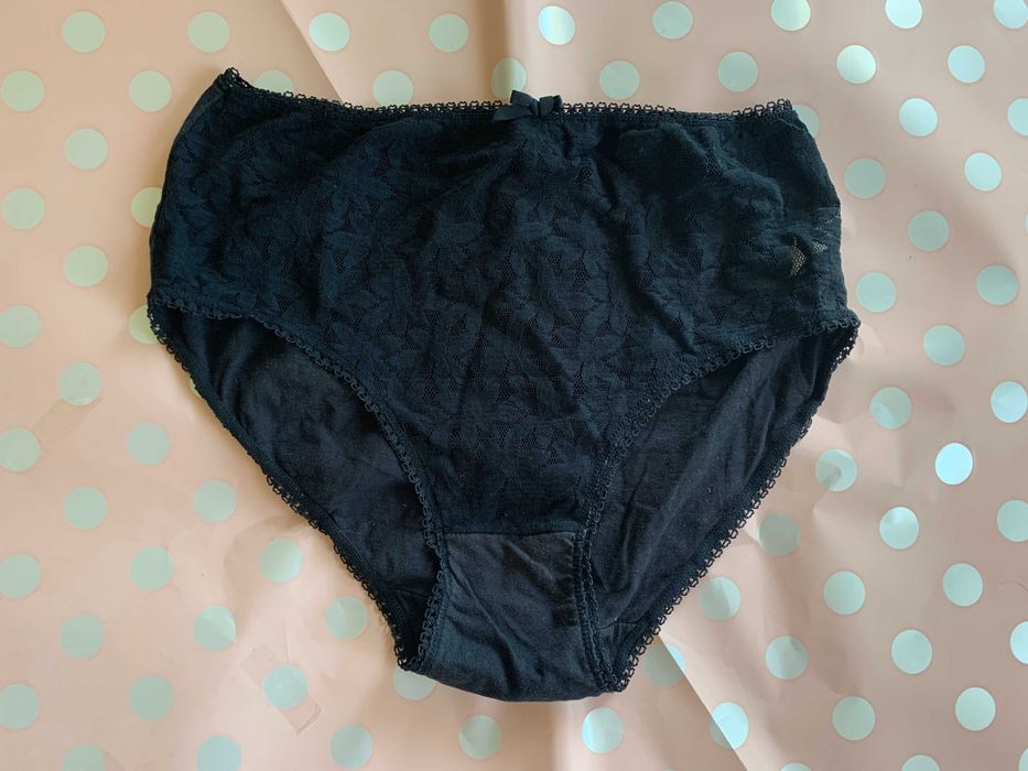 Majtki figi retro z koronką w kolorze czarnym bawełna