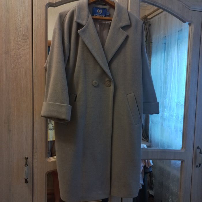 Пальто жіноче демі.