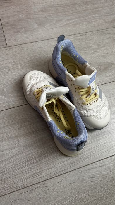 Кросівки Adidas жіночі