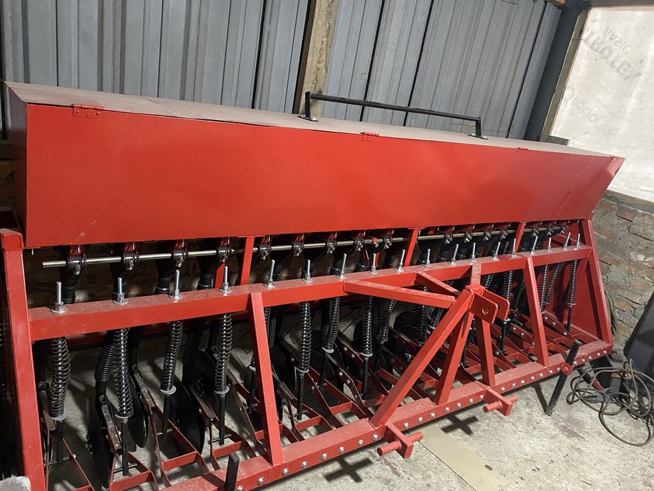 Зернова навісна сівалка