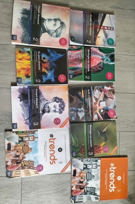 Podręczniki do 2 i 3 klasy szkoły ponadpodstawowej. STAN BARDZO DOBRY