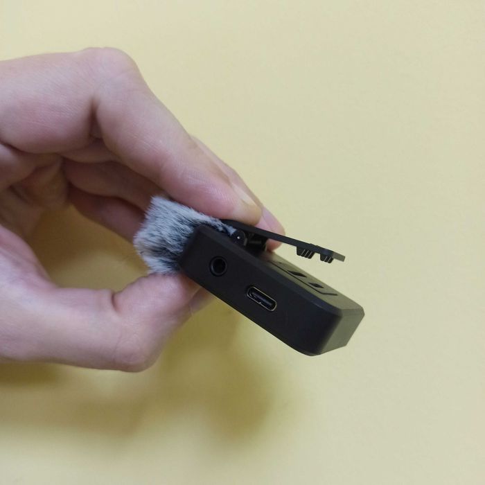 Микрофон-петличка F11-2 с подключением 3,5 мм, Type-C, Lightning