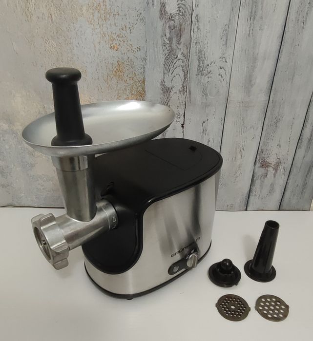 Электрическая мясорубка Grunhelm AMG240SSJ 3в1 2400Вт