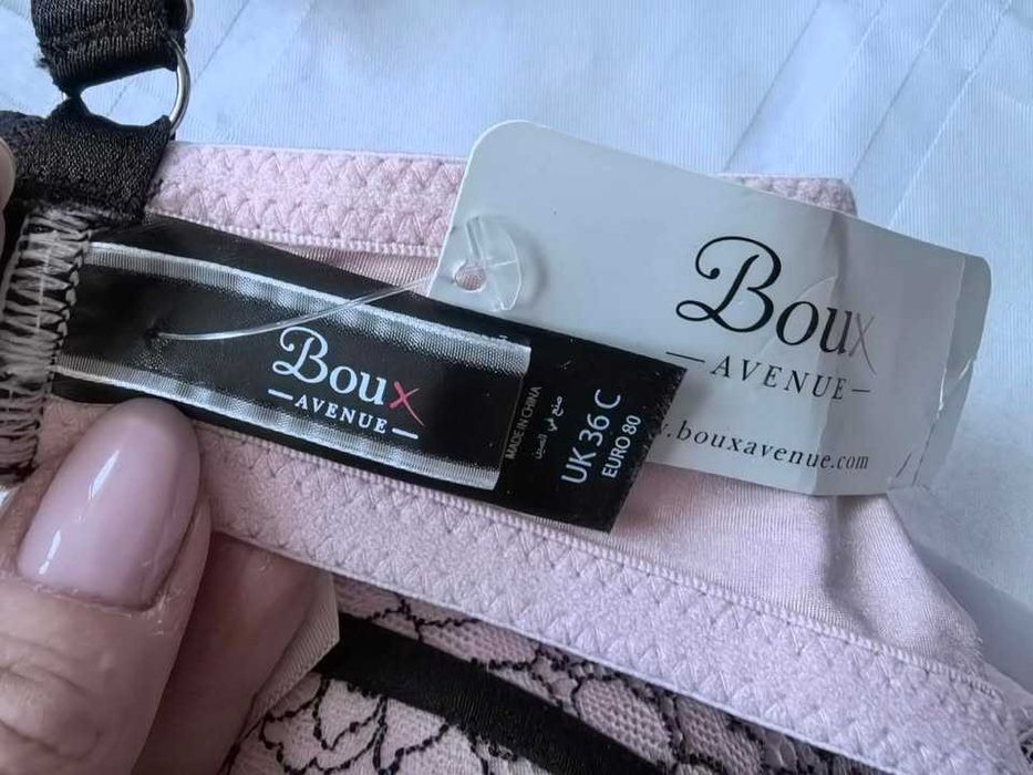 Viralowy biustonosz damski z koronką Boux Avenue rozmiar 80C