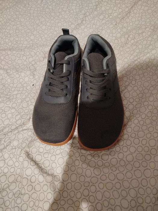 Wygodne oddychające buty do biegania z miękką podeszwą rozmiar 42