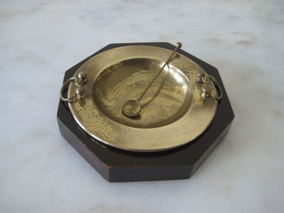 Cinzeiro antigo cobre+base hexagonal madeira,1930