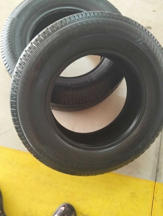 2 Pneus para carrinha 215 70 R15C
