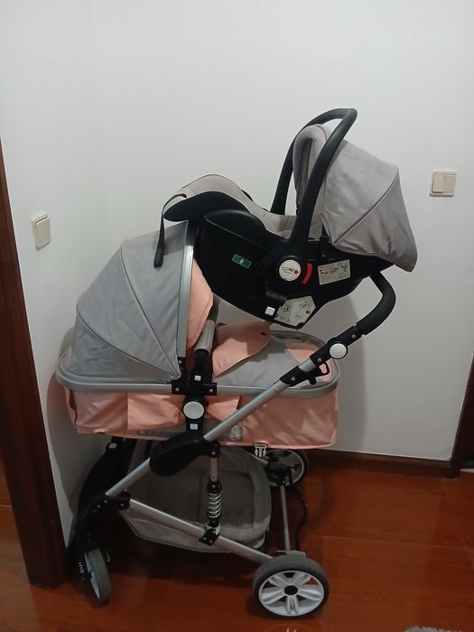 Vendo carrinho e ovo ,para menina outros acessórios.