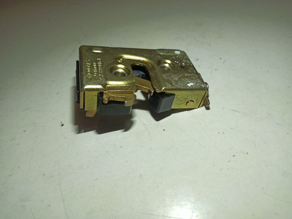 Fecho da Porta Trás Direito - VOLKSWAGEN Passat (32) | 73 - 81