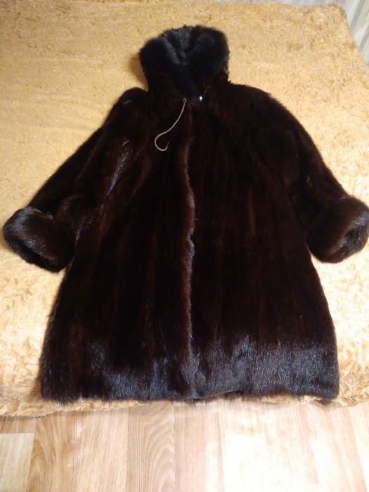 Шуба нутрія з норкою