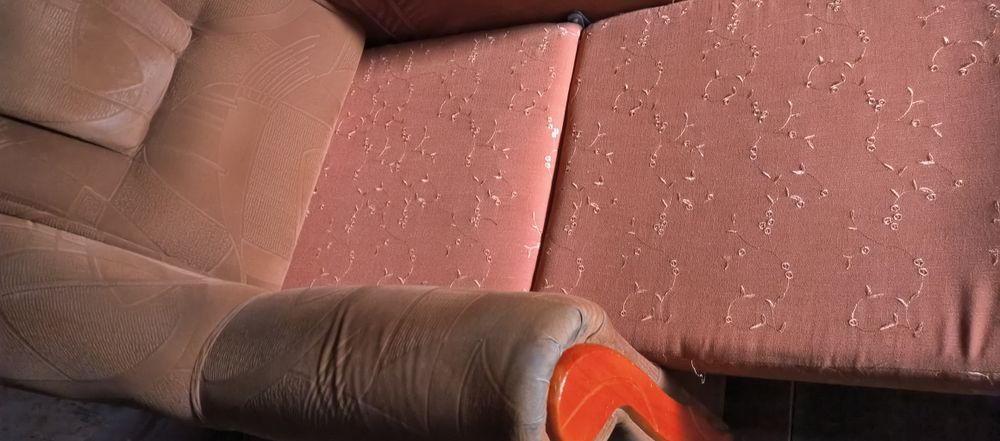 Крісло  ,не продавлене,в гарному робочому стані,є доставка