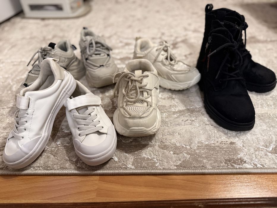 Кроссовки и ботиночьки на девочку