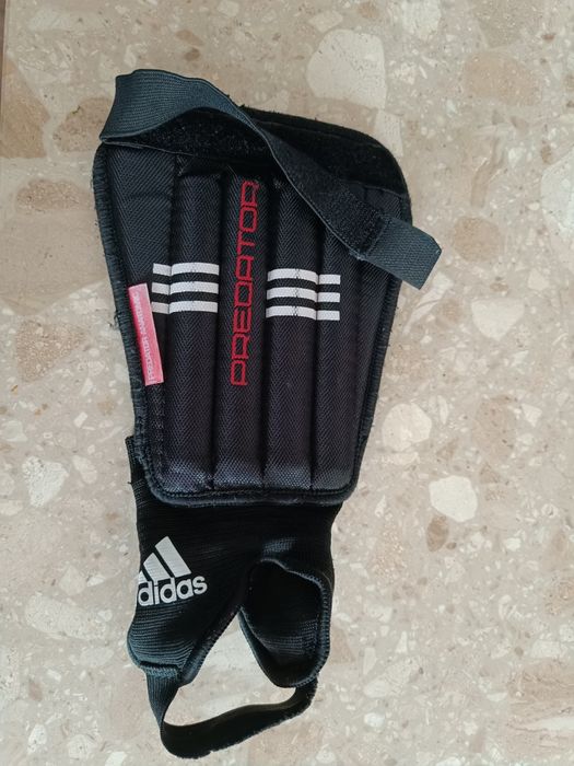 Ochraniacz prawy adidas Predator