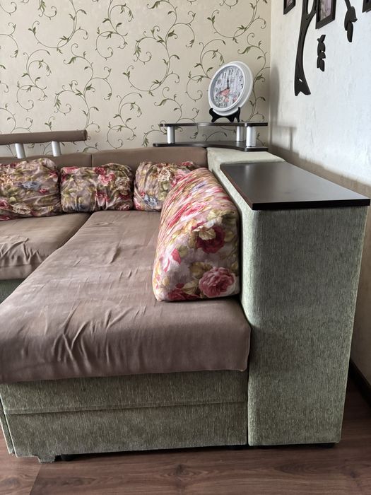 Кутовий диван в хорошому стані