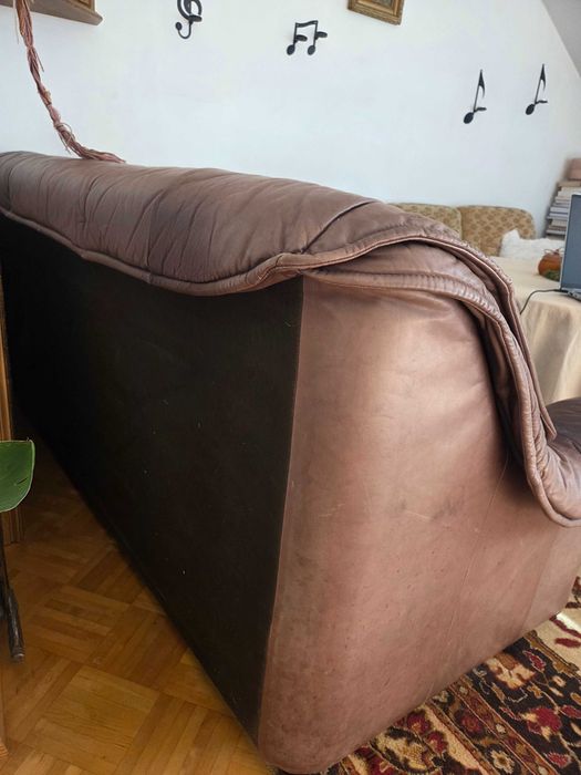 Brazowa Sofa skórzana, nierozkłada. Za darmo.