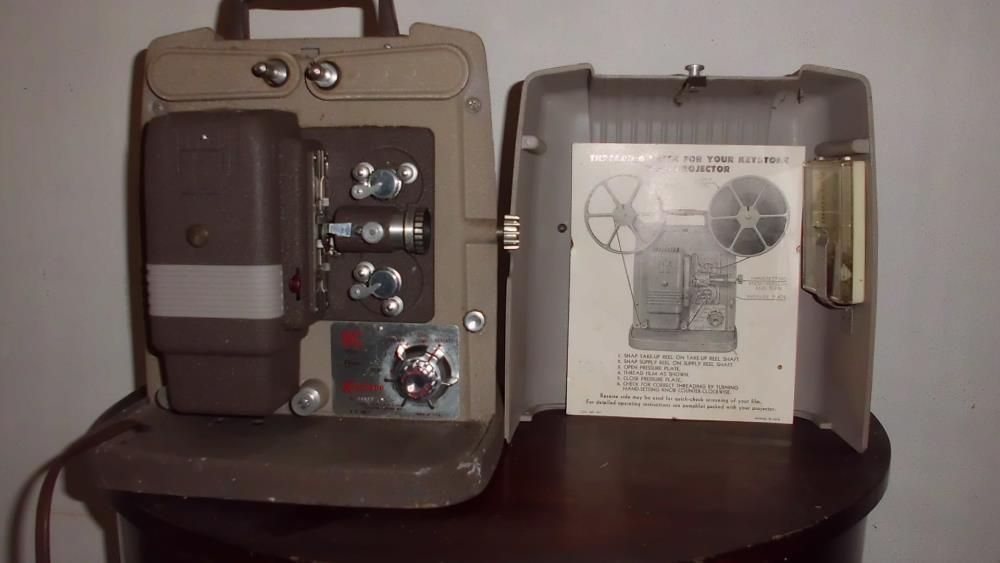 Máquina de projetar filmes 8 mm em fita