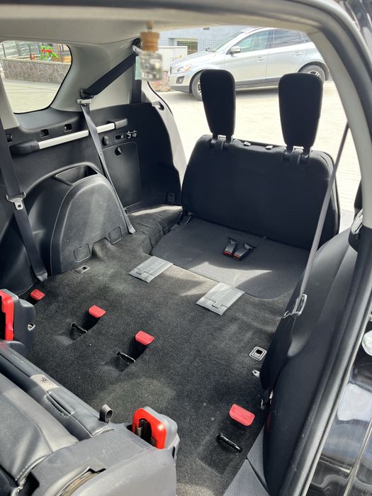 Mitshubishi outlander 2.0 did 7 osob