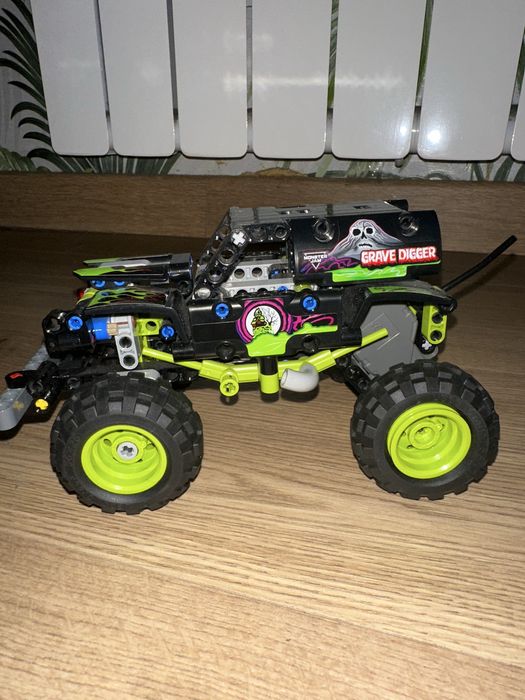 Конструктор LEGO Technic Monster Jam Grave