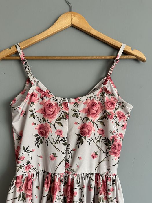 Sukienka midi z kwiatowym printem Cinamoon