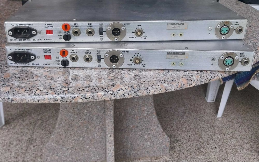 Shure SR107 Vintage Audio Equalizer - 10-Band Graphic EQ - 1U Half Rack