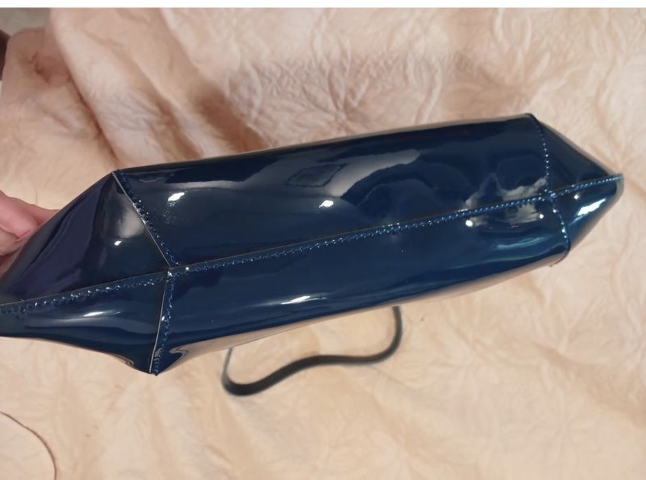 Шкіряна лаковані сумка