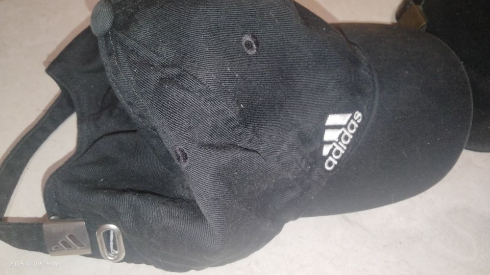 Кепки 2 мужские Adidas утепленная и тонкая.