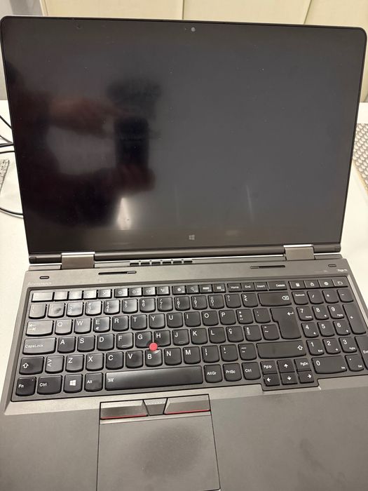 Lenovo ThinkPad Yoga 15 para peças, sem board