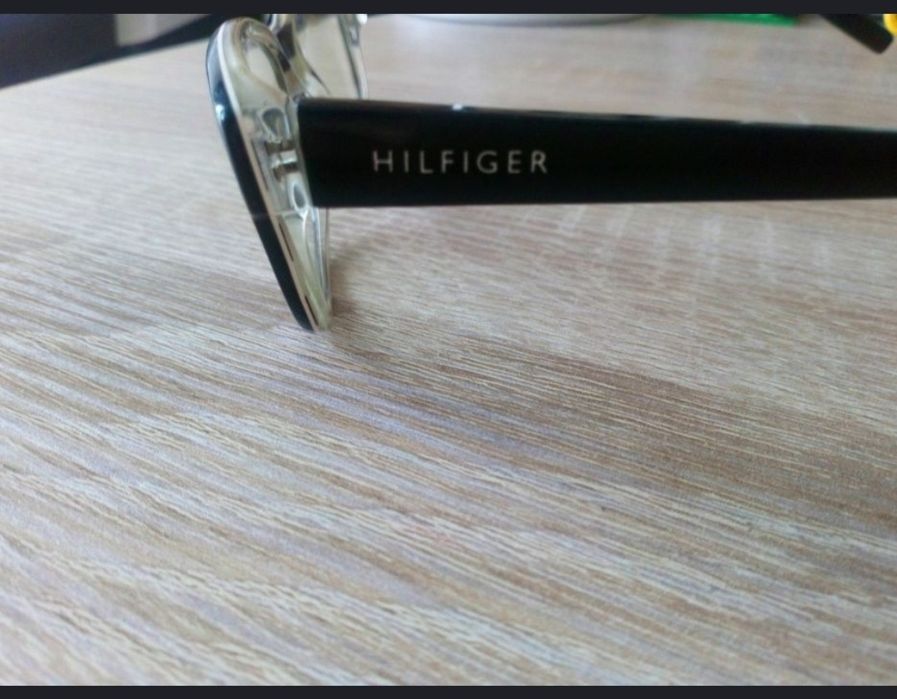 Okulary marki Tommy Hilfinger