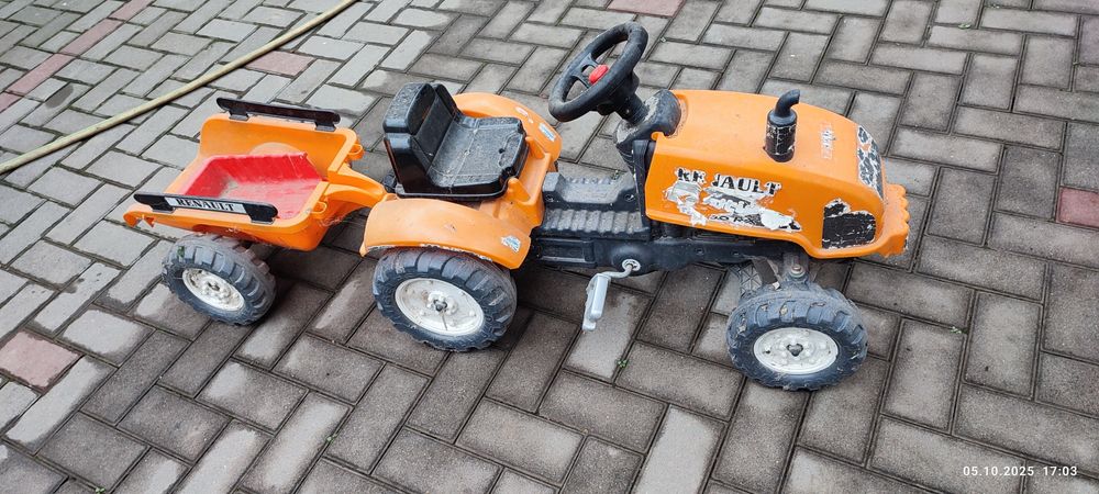 Продам дитячий трактор на педалях