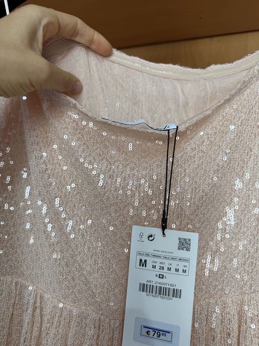 Vestido caicai de malha todo em lantejoulas