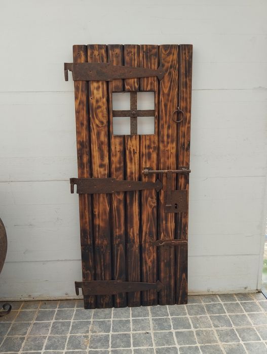 Rustic Medieval-Style Door474958328077363202