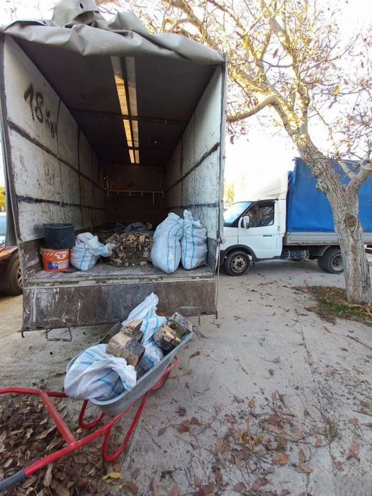 Заказать вывоз мусора газель зил камаз , Грузчики , Вывоз земли глины