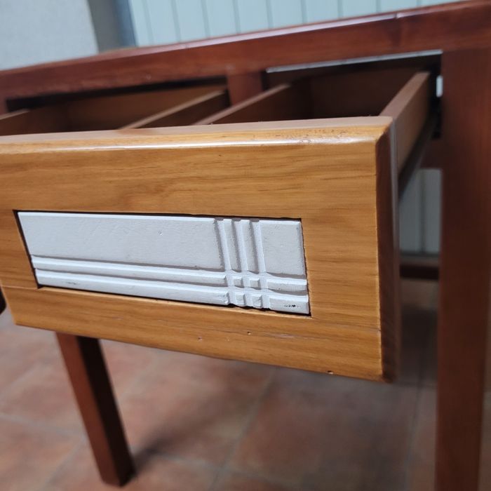 Mesa / Escreveninha com gavetas para despachar