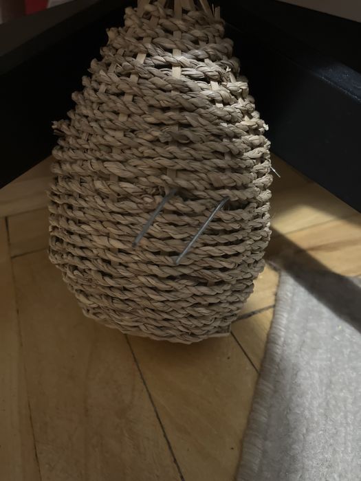 Domek z trawy zawieszany dla gryzonia