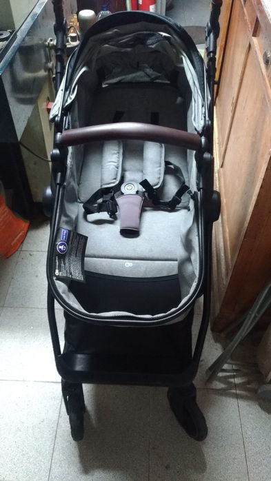 Carrinho de bebé Kinderkraft com suspensão