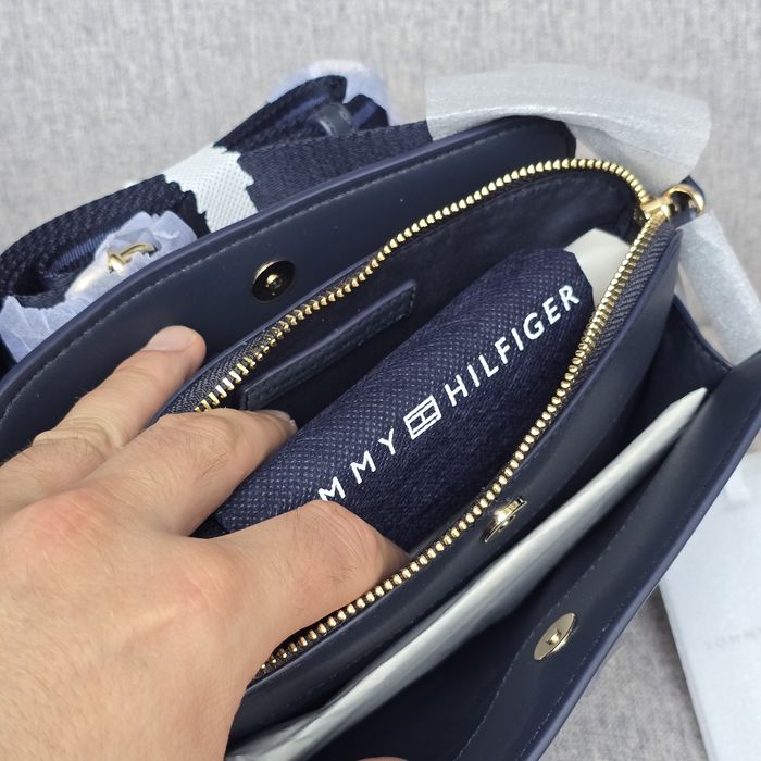 Маленька жіноча сумочка