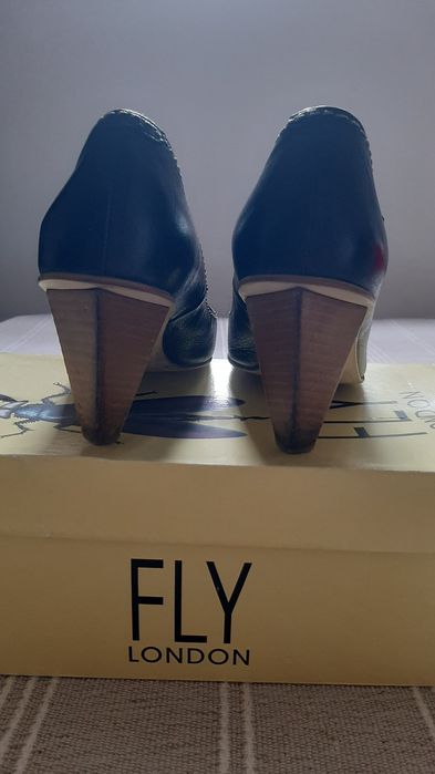 Sapatos da marca Fly London