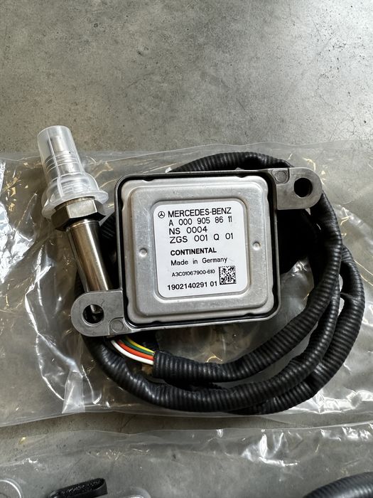 Датчик нокс оксидов азота NOX мерседес  новий