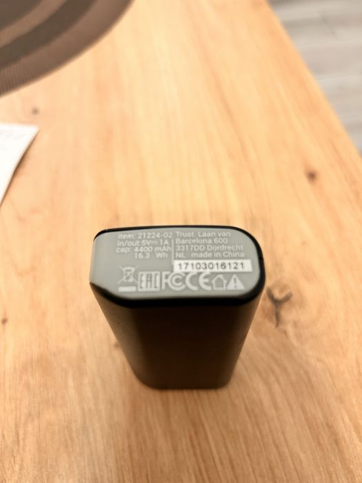 Power   bank  4400.