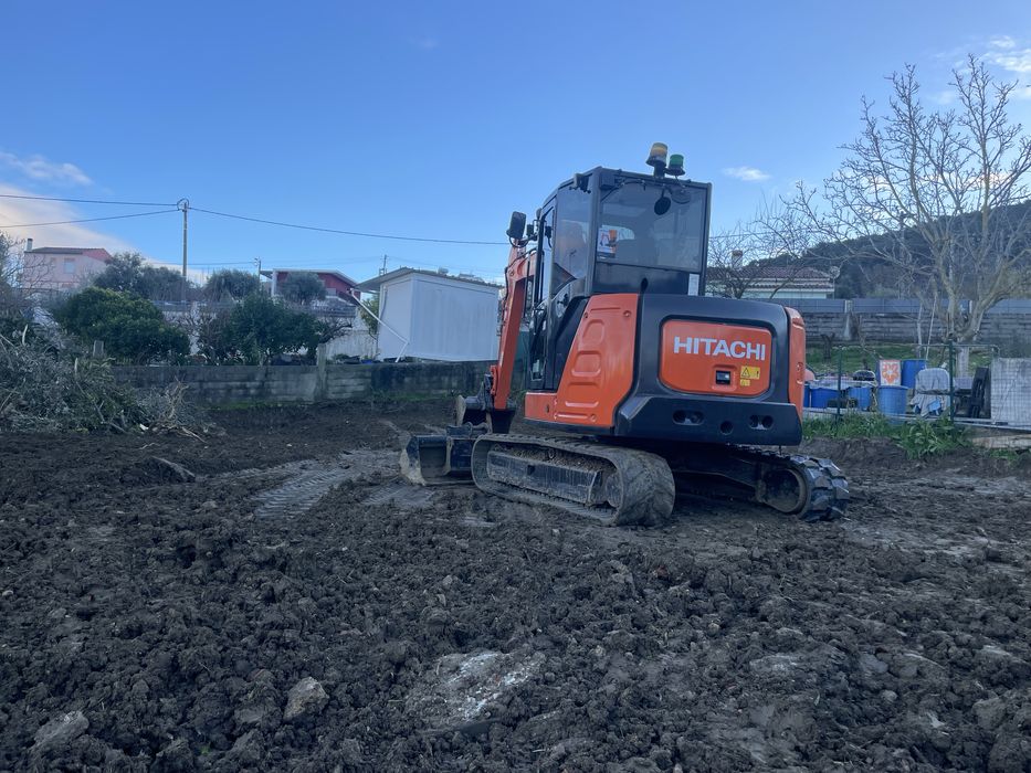 Limpeza de terrenos e terraplanagens