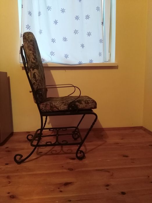 Стулья из металла со съёмными мягкими подушками