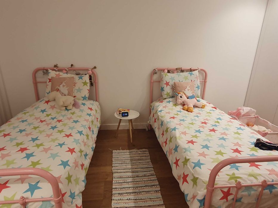 Cama de criança de ferro do El Corte Inglês
