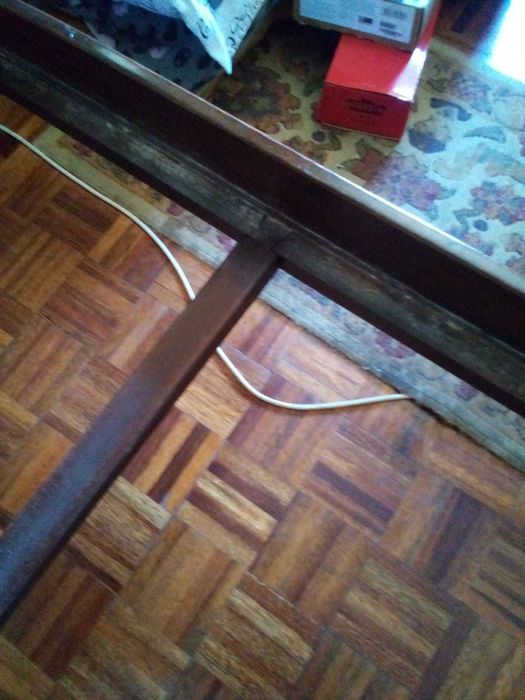 Cama Antiga em Madeira Maciça para Solteiro em Ótimo Estado