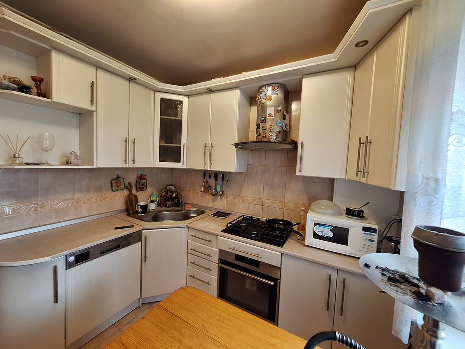 Здам 2 кім. квартиру в центрі міста.