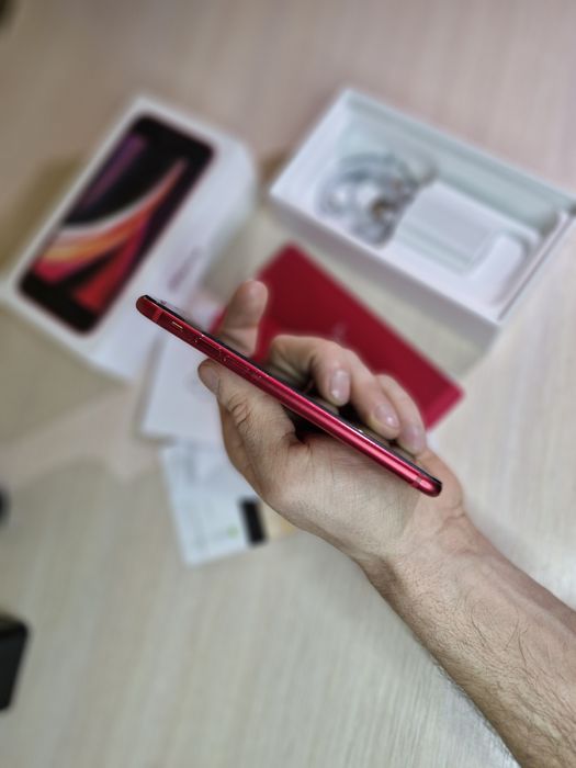 Iphone SE 2020 Czerwony Stan Bardzo Dobry