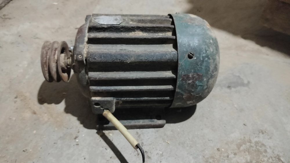 Електродвигуни різної потужності.