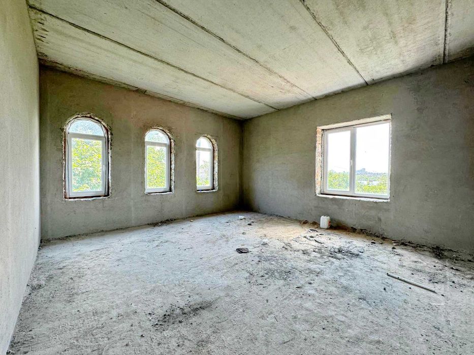 Продаю маєток з видом на річку, для великої родини. ц1