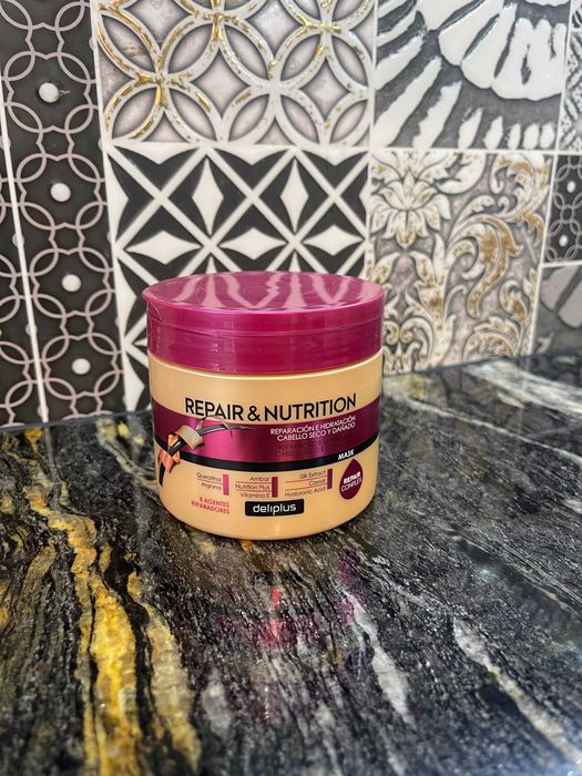 Mascarilla Repair & Nutrition. Maska do włosów suchych i uszkodzone z 8 środkami regeneracyjnymi. 400ml Deliplus